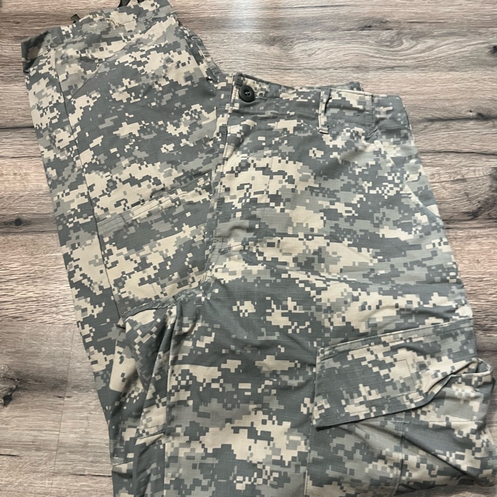 Women’s Camo Cargo Pants - Digital Gray